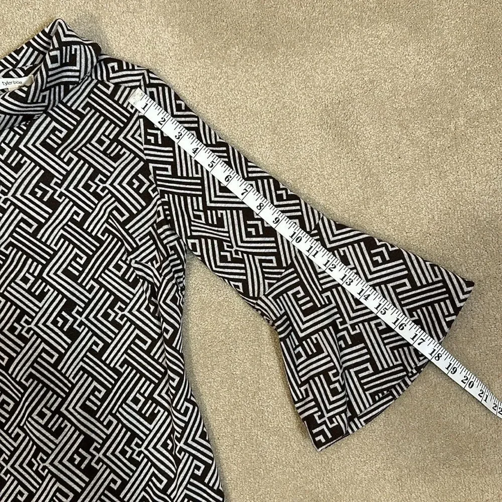 Tyler Boe NWT Knee Length Geometric Print Belle Sleeve Knee Length Dress Small